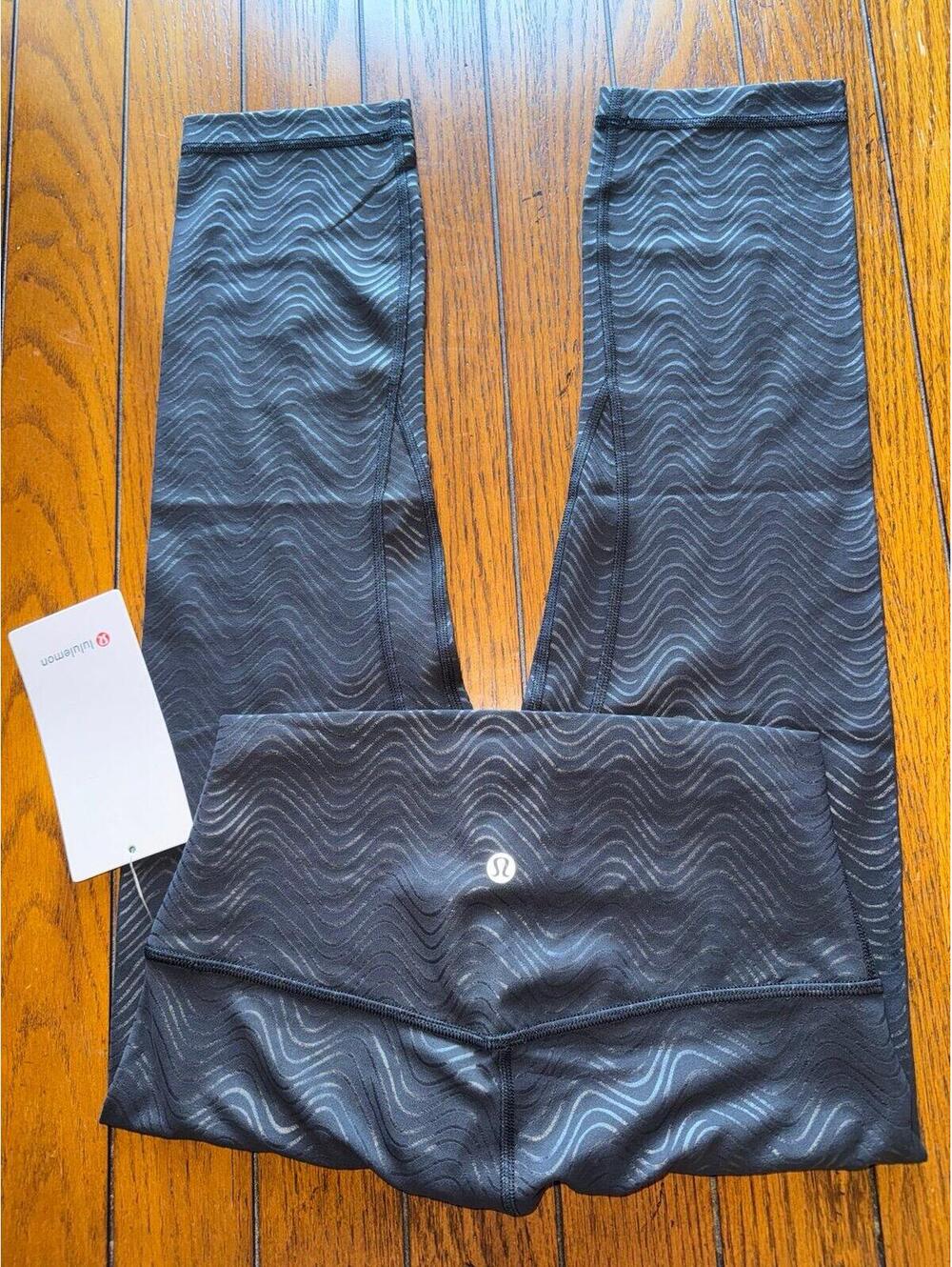 Lululemon Align High Rise 21” Aqueous Emboss Black Size 6 NWT